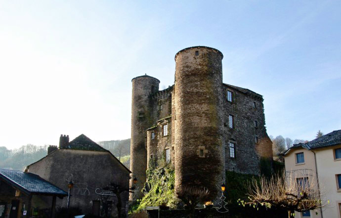 Coupiac le château matin