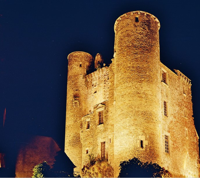 Coupiac le château nuit